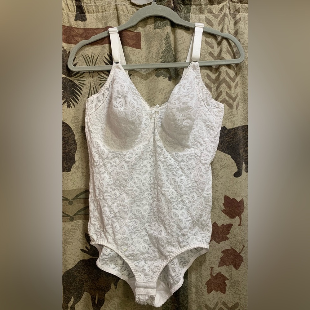 Vintage  DIM a French Brand Lace N Smooth White 40D Shaper.      2978-Y